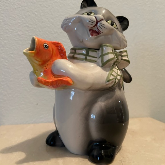 Vintage Ceramic Teapot cat holding a fish. 7” tall - Picture 8 of 10